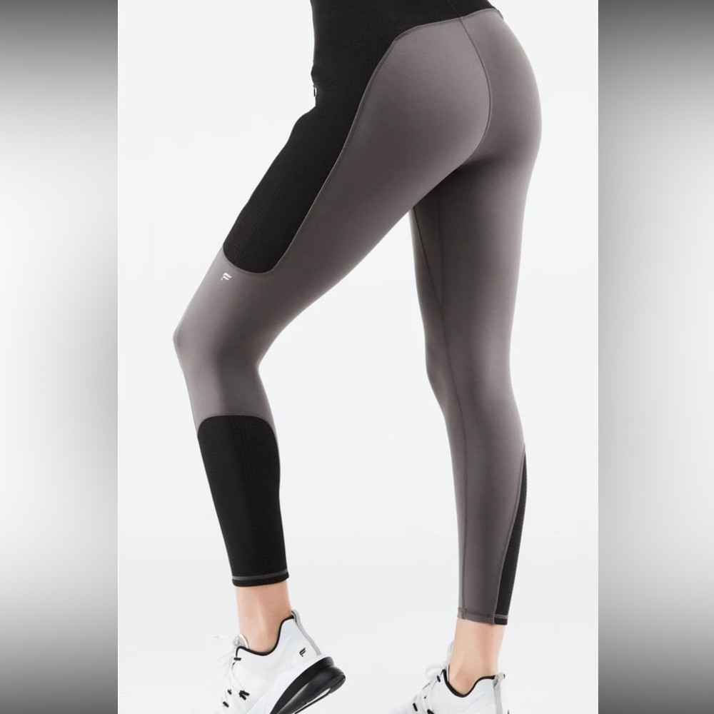 50% off sale NWT NEW Fabletics Motion 365 black gray Leggings 7/8 Size SMALL